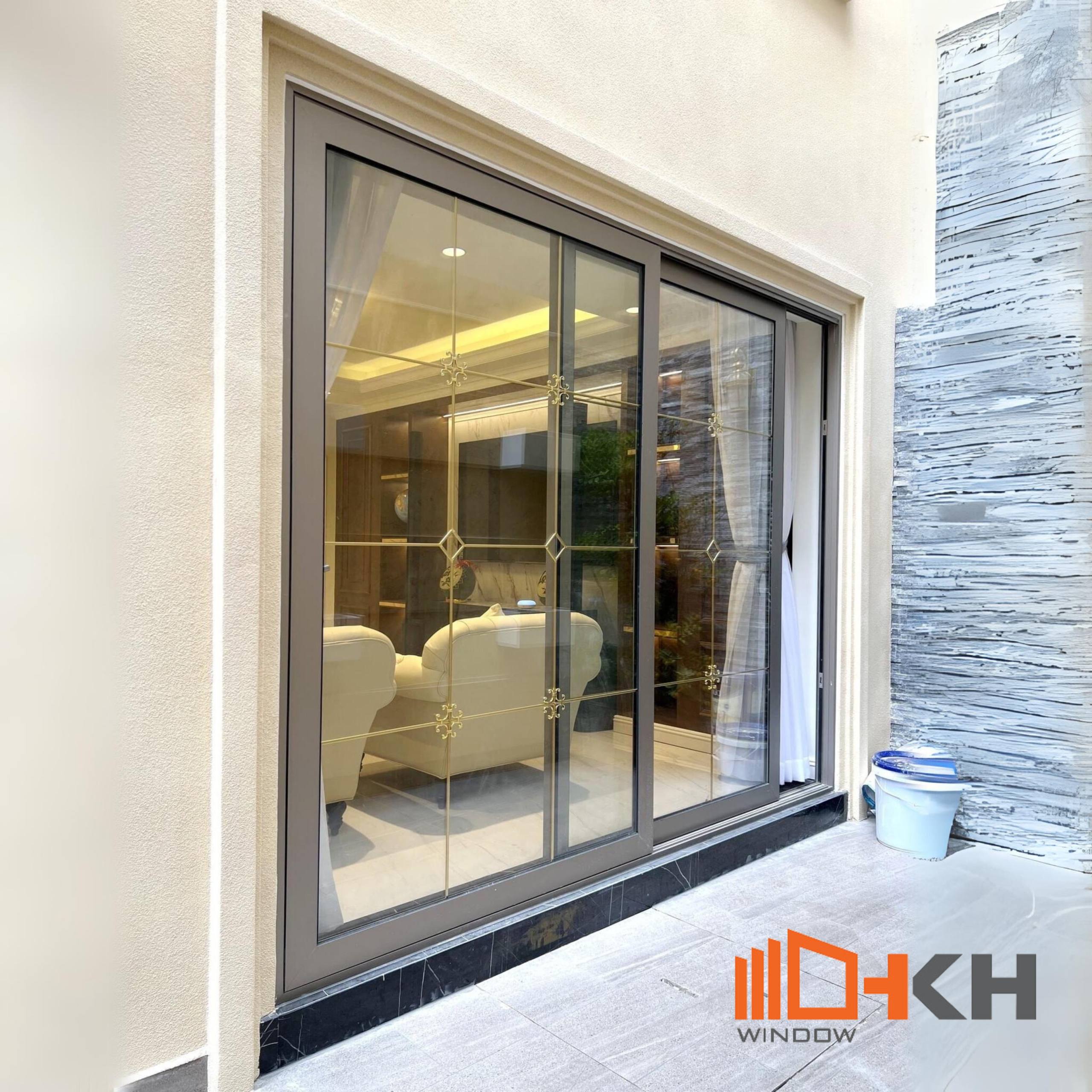Cửa đi 2 cánh mở trượt nâng tối ưu không gian và công năng vận hành cửa