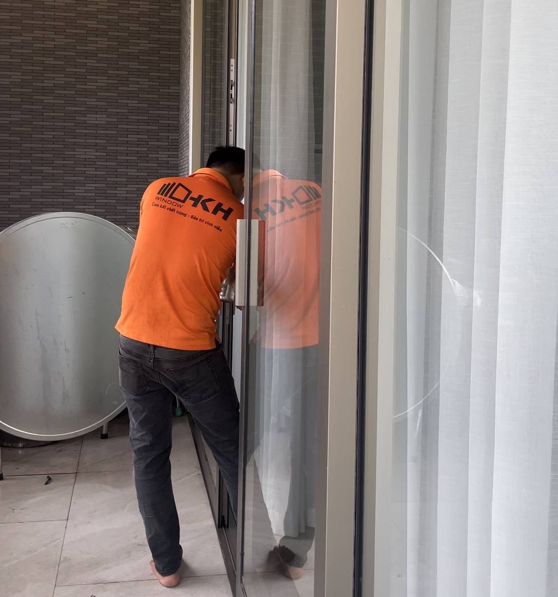 dịch vụ bảo hành bảo trì cửa nhôm kính tại hkh window