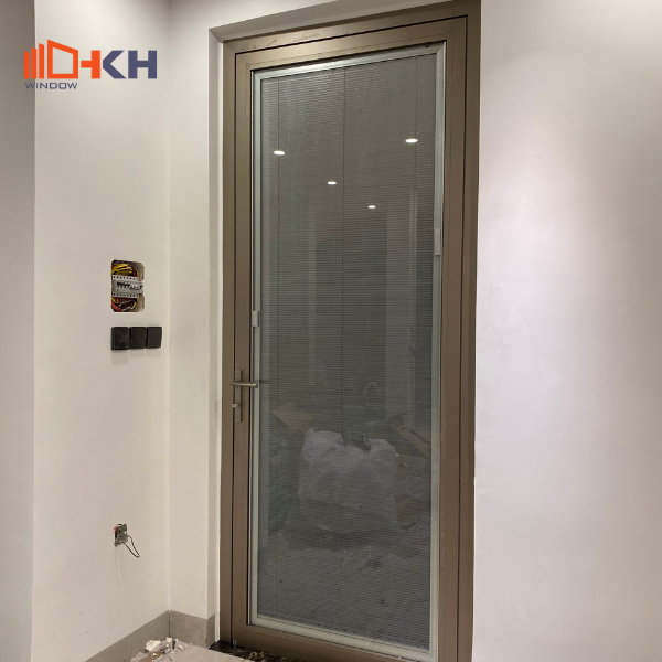 Rèm trong kính hộp 8-20-5 solar màu xám khói