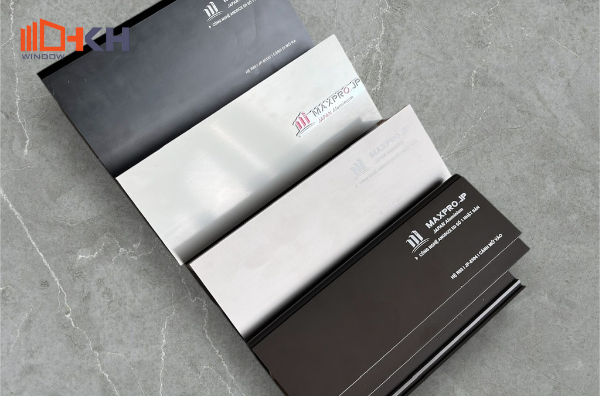 Nhôm maxpro với đa dạng màu sắc: màu đen mịn, nâu thu, champagne, trắng ngà