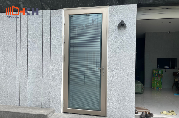 cửa nhôm xingfa class a tích hợp được nhiều tính năng như rèm trong kính, 