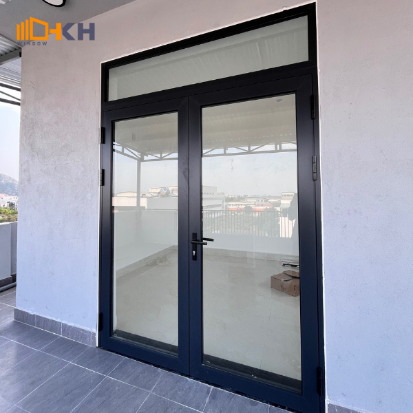 cửa đi 2 cánh mở quay nhôm vasco là Nhôm sản xuất trong nước