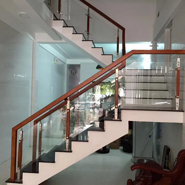 Cầu thang kính trụ lửng inox 304